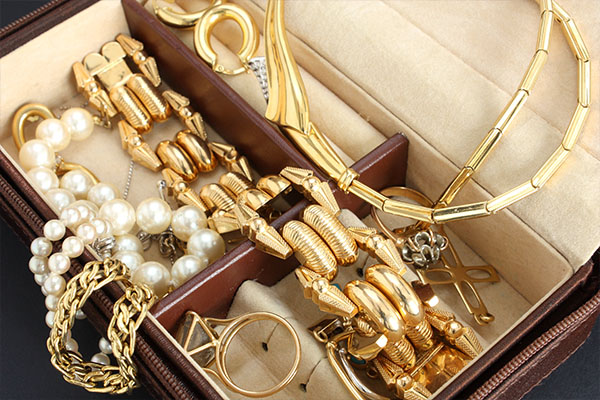 Achat de vieux bijoux en or à Joliette - Bijouterie Soleil (Bijouterie à Joliette)